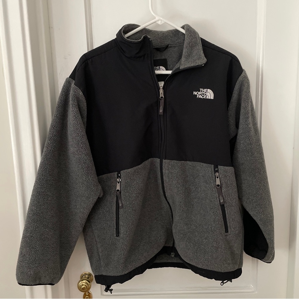 EXCELLENT -The North face boys X-Large Denali jacket Gray, black Full Zip Feece